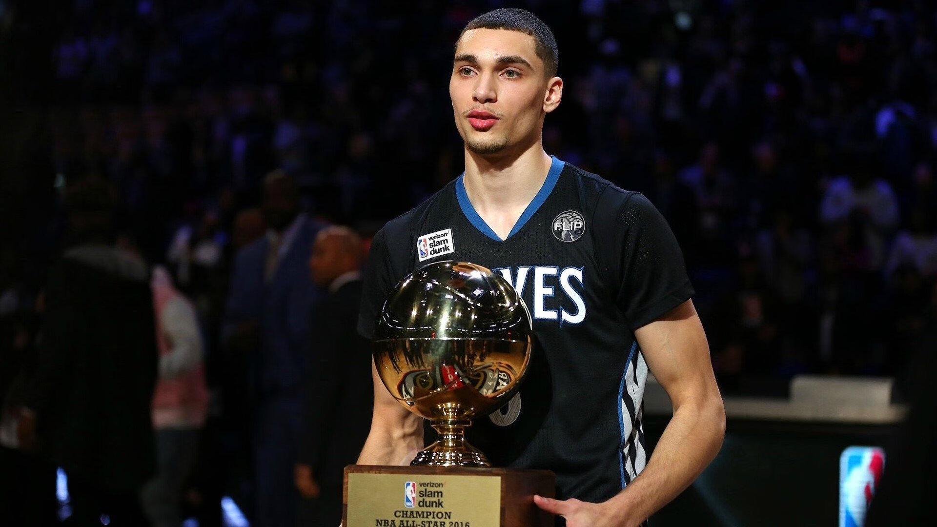 运动“绝技”集锦：运动员“花式变招”震撼全场！