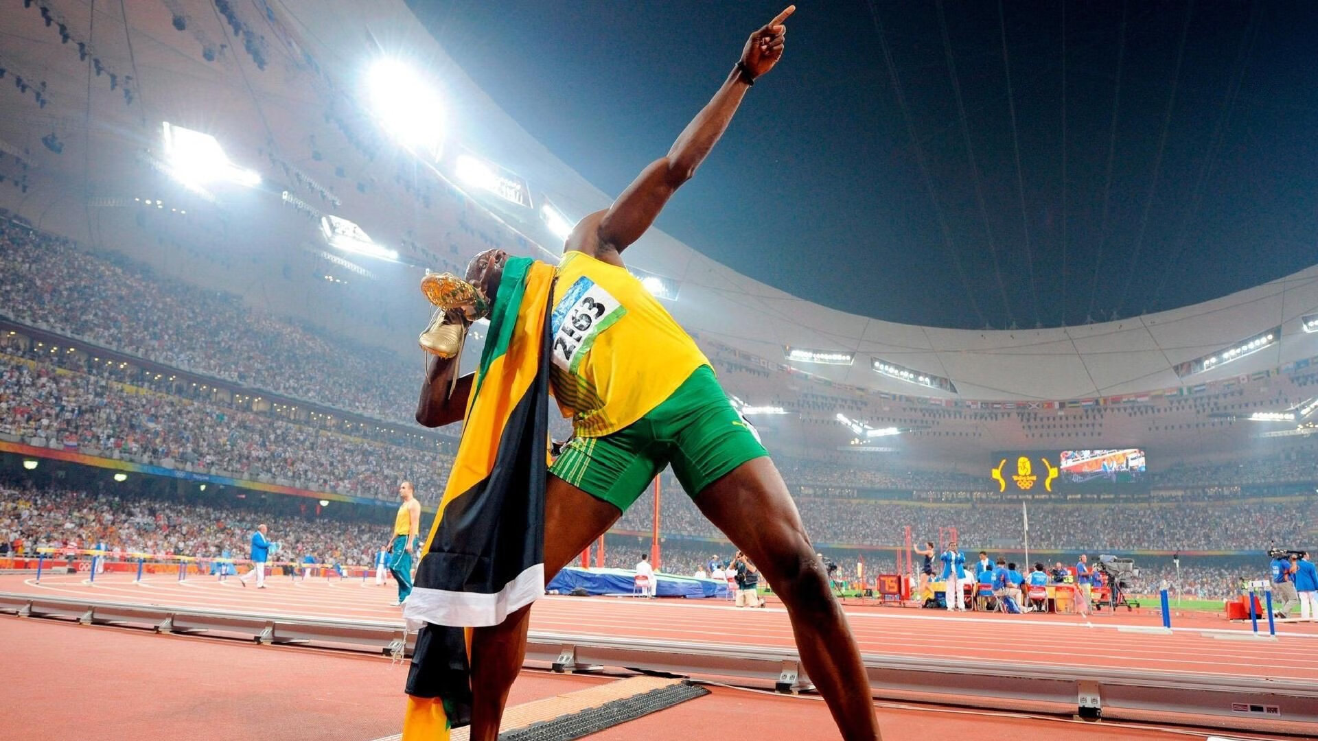 ky体育中国-C罗在青训课堂上亲授摆脱防守技巧，孩子们激动