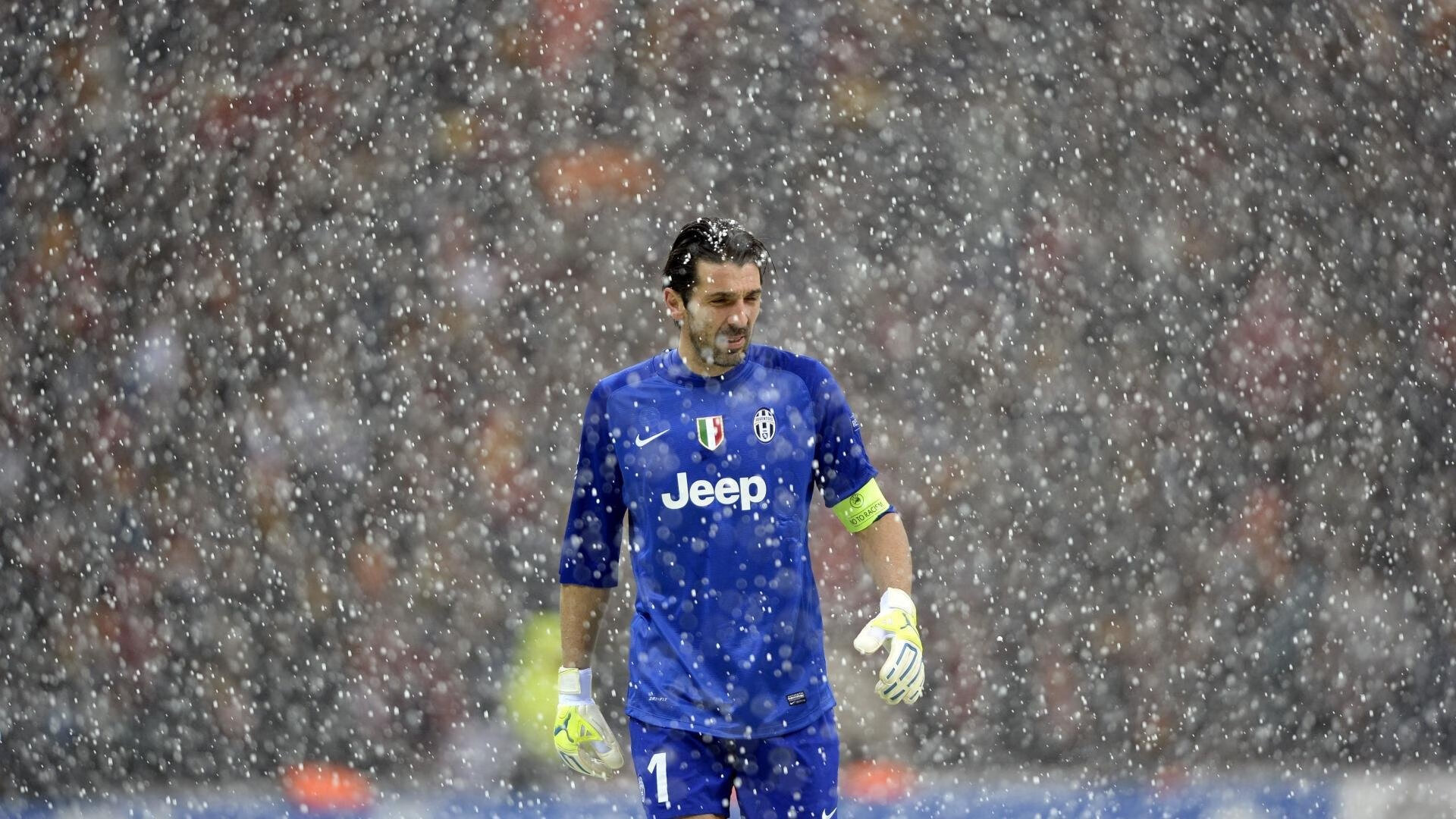 开云·体育官网APP下载-UFC低扫腿重击：掌控比赛的秘密武器，让对手站立不稳