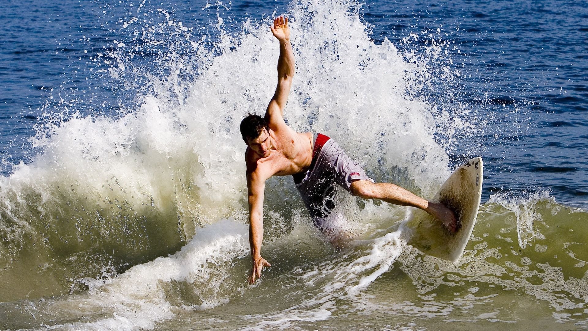 世界杯VAR判罚盘点：公平还是争议？