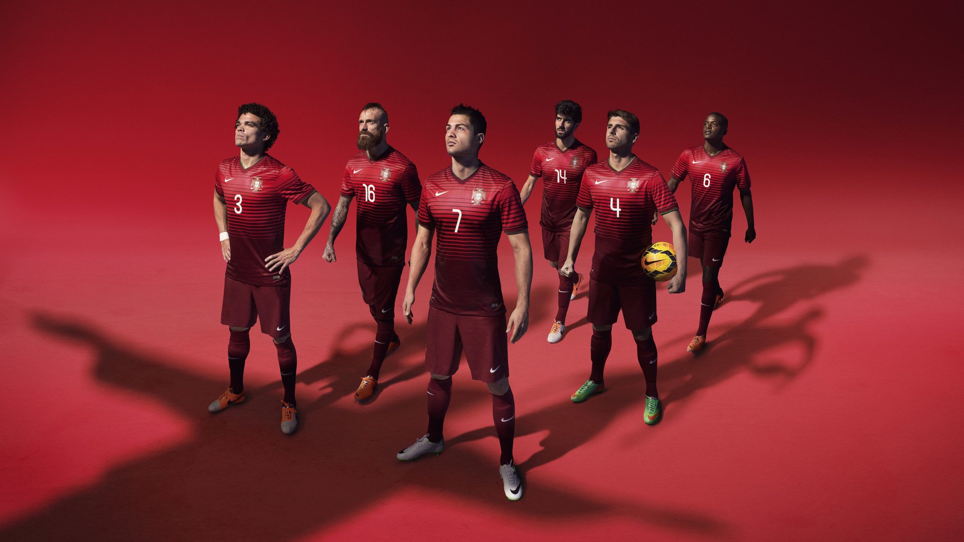 世界级门将深夜练习反应扑救，社媒称其“扑救机器”